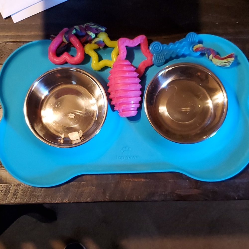 TOPPAW Dog dish and toys